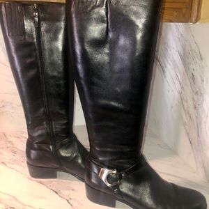 Black leather riding boots, like new. Barely worn.